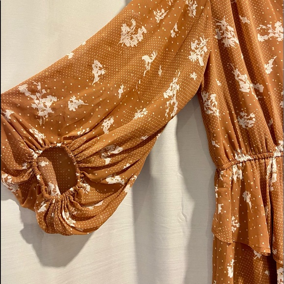 Gorgeous flowy floral ruffle dress - Picture 7 of 8